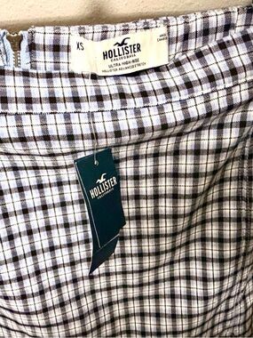 Hollister women’s plaid pattern blue mini skirt